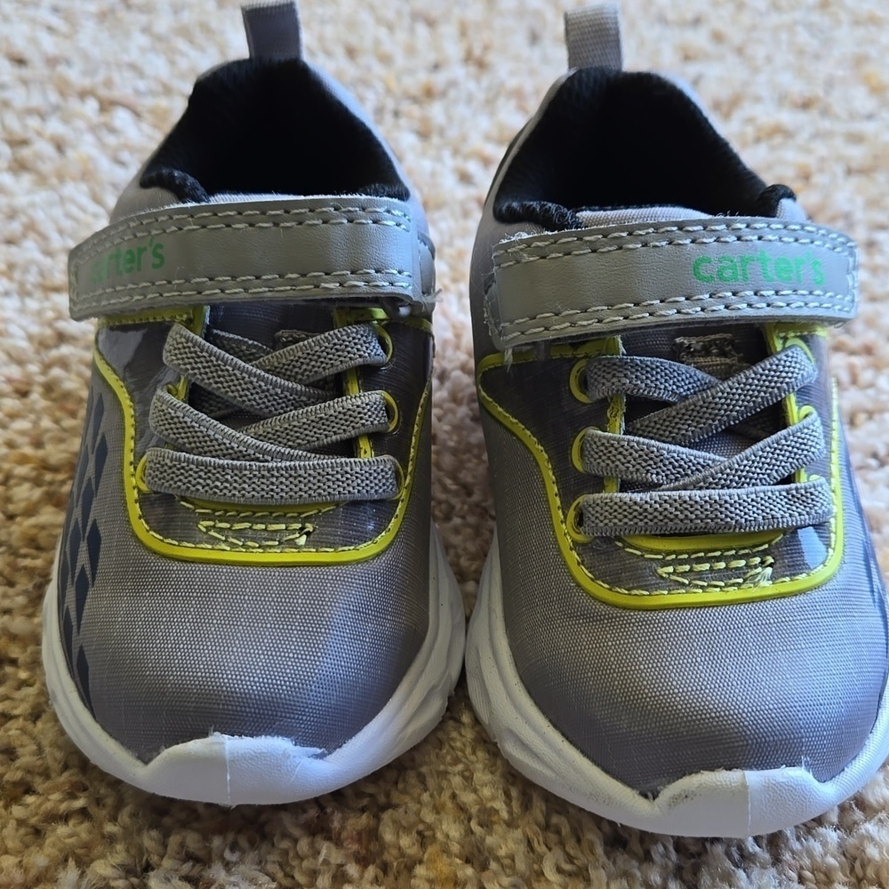 Carter's baby runners, 4, nwot, light up